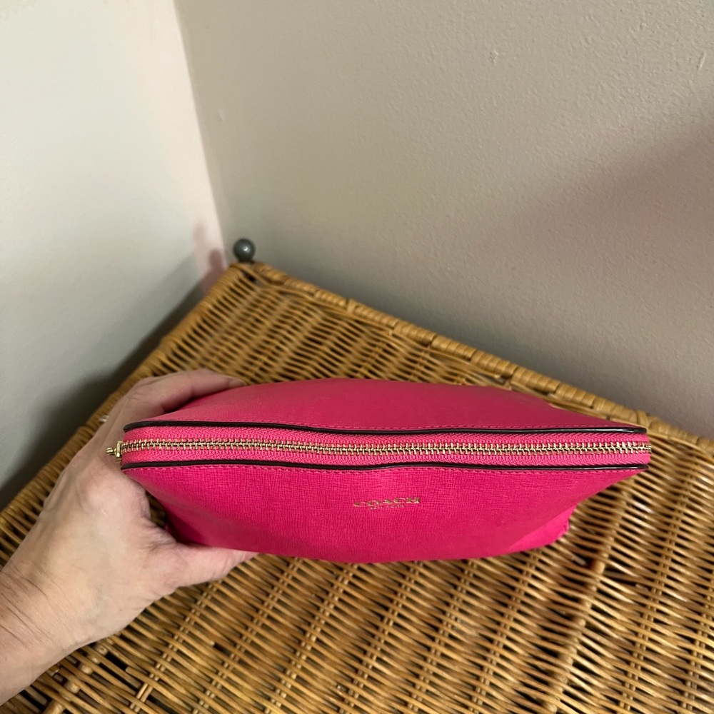 Medium Coach Pink Fuchsia cosmetic bag canvas material wipeable. - Picture 2 of 7